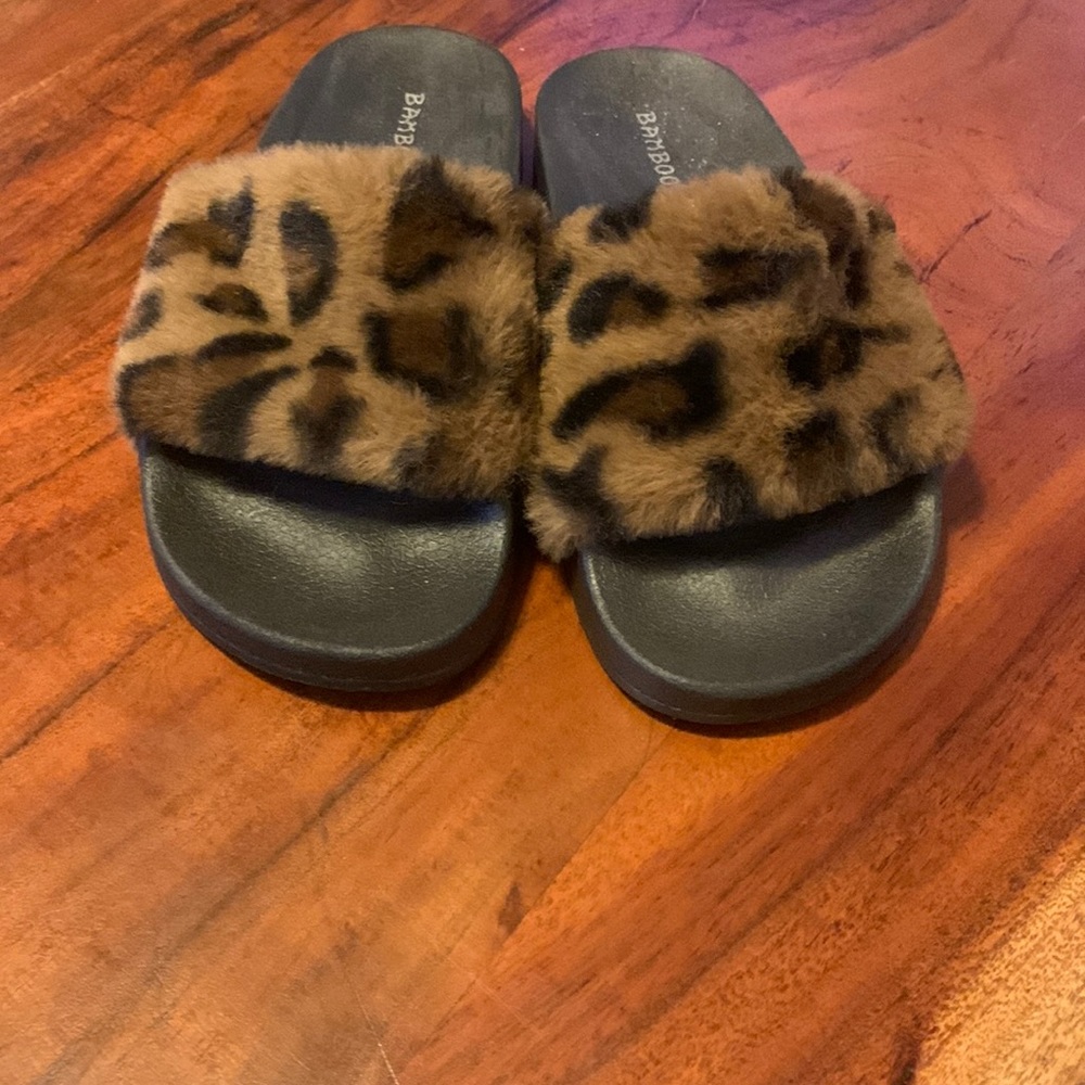 Womens slides